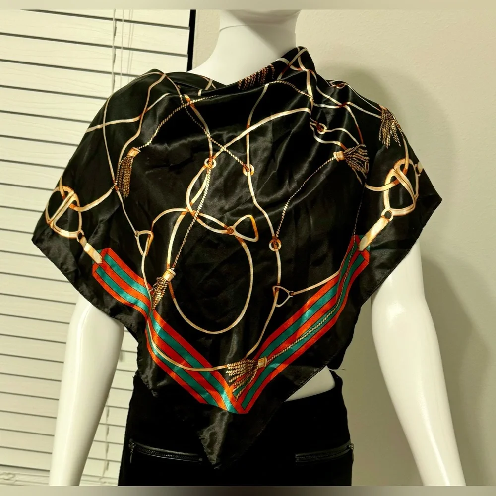 Fashionable women's black scarf with a chain and print. Polyester.